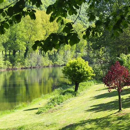 Le Petit Bonheur Dans La Vallee Du Tarn بيت للعطل *